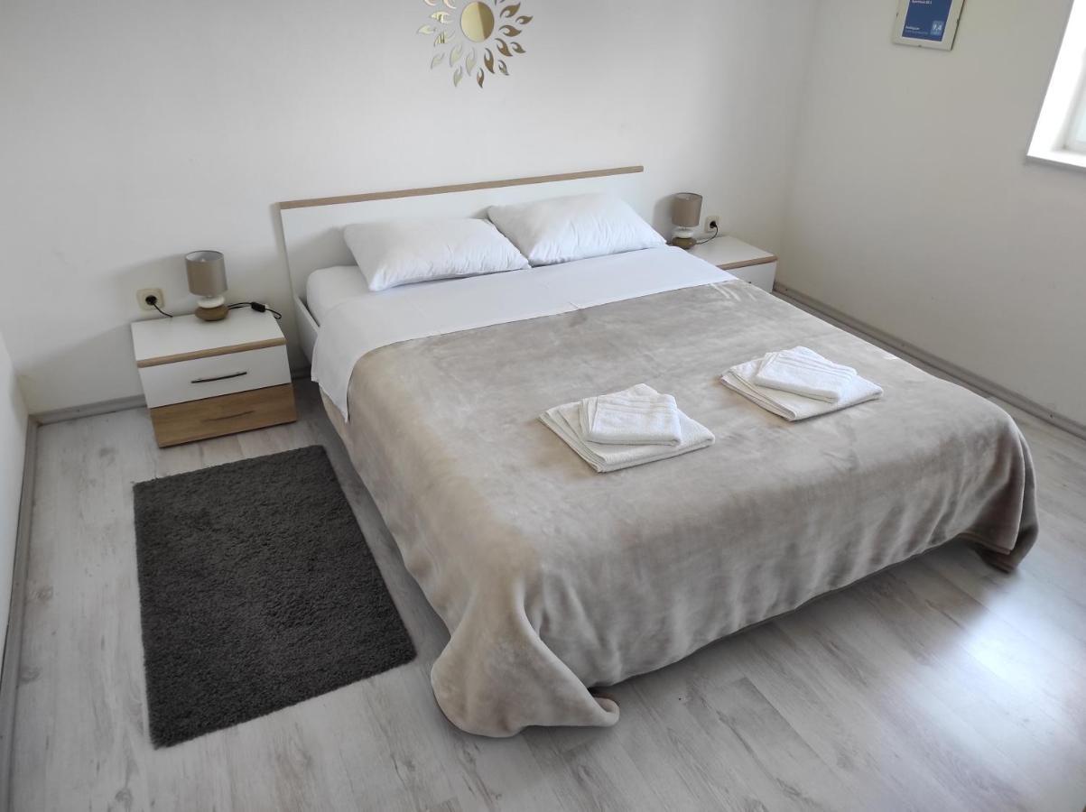 Apartman Eli 2 ロヴィニ エクステリア 写真