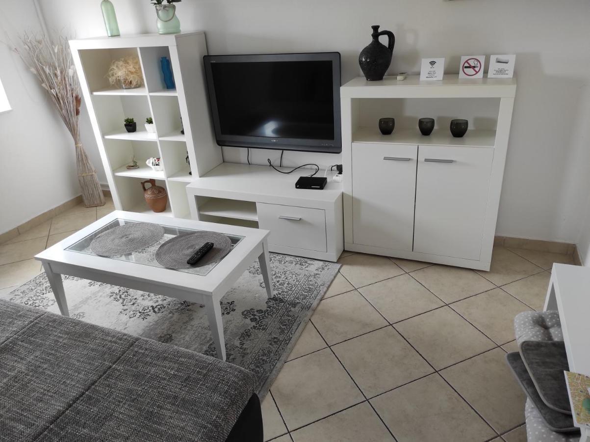 Apartman Eli 2 ロヴィニ エクステリア 写真