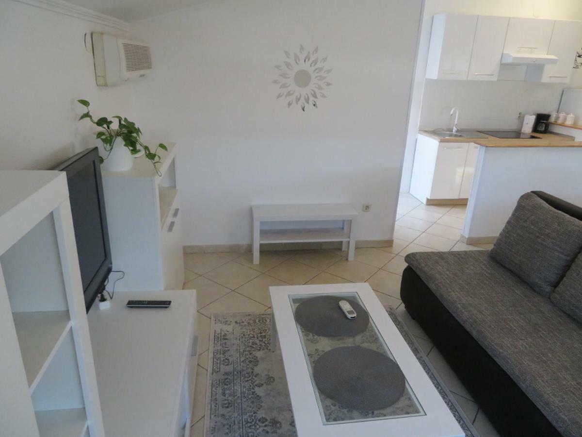Apartman Eli 2 ロヴィニ エクステリア 写真